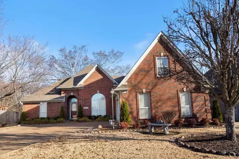 10514 N Ashglen Cir N, Collierville, TN 38017