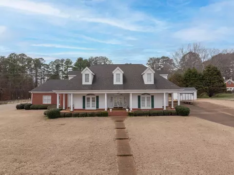 308 Lake Cir, Bolivar, TN 38008