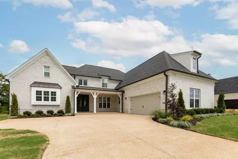 5224 Saffron Spring Dr, Lakeland, TN 38002