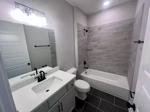 Bath - 10264 Liam Ln, Collierville, TN 38017 photo 5 of 6
