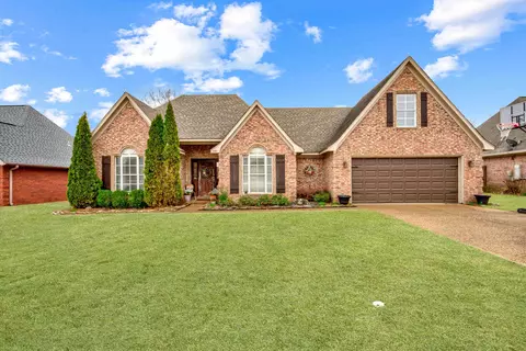 300 Lakewood Dr, Oakland, TN 38060