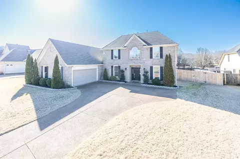 9303 Falcon Hill Dr, Lakeland, TN 38002