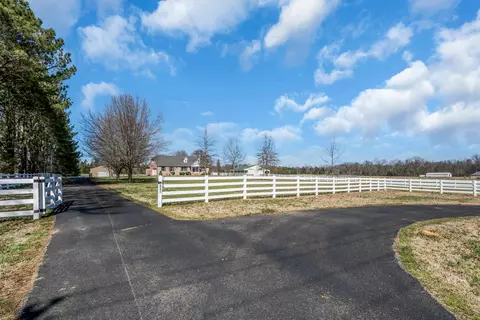 650 Jones Chapel Dr, Moscow, TN 38057