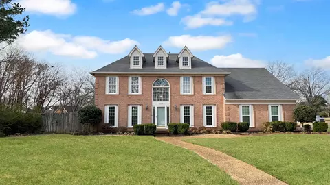 8869 Poplar Pike, Germantown, TN 38138