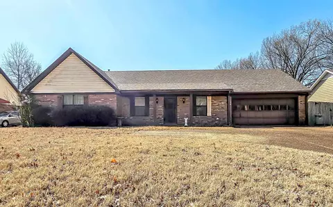 5565 Yale Rd, Bartlett, TN 38134