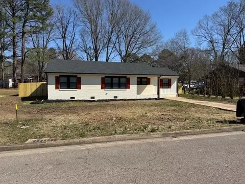 726 N Jones St, Bolivar, TN 38008