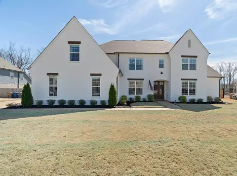 4900 Maple Walk Dr, Lakeland, TN 38002