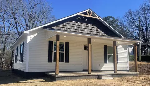 104 Young Dr, Selmer, TN 38375