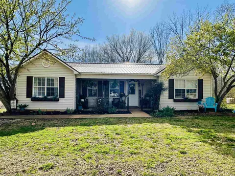 89 Albert Robinson Rd, Selmer, TN 38375