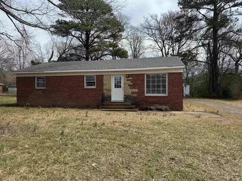 51 Blythe St, Savannah, TN 38372
