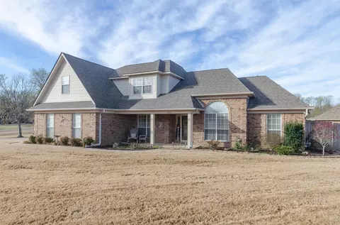 515 Farmer Trail Dr, Atoka, TN 38004