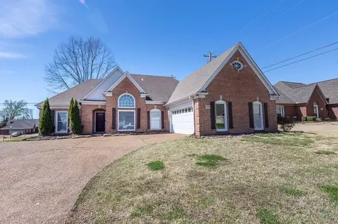 1945 Myron Cv, Cordova, TN 38016