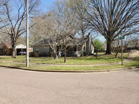 6974 Pam Dr, Millington, TN 38053