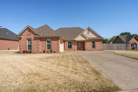 4984 Baywood Dr, Millington, TN 38053