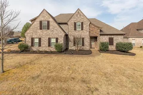 5153 Melissa Woods Dr, Bartlett, TN 38135