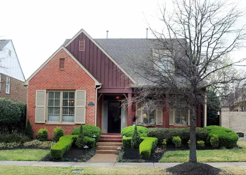 319 W Colbert St, Collierville, TN 38017