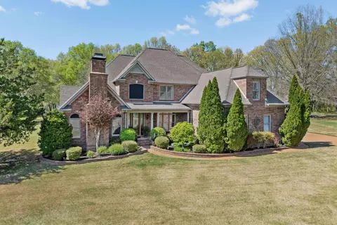385 Woodsedge Dr, Eads, TN 38028