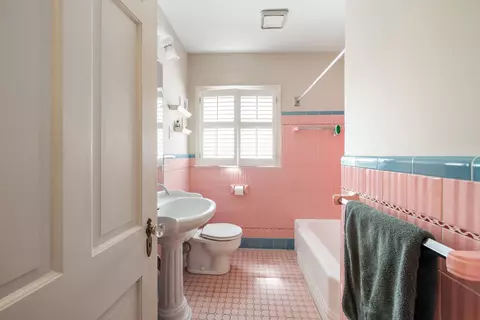 Bath - 30 S Alicia Dr, Memphis, TN 38112 photo 1 of 1