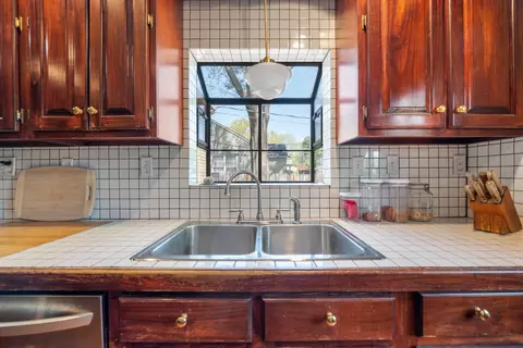 Kitchen - 30 S Alicia Dr, Memphis, TN 38112 photo 2 of 2