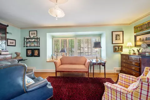 Living - 30 S Alicia Dr, Memphis, TN 38112 photo 1 of 3