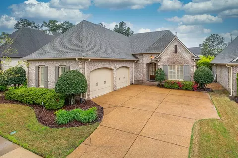 2075 Standing Rock Dr, Collierville, TN 38017