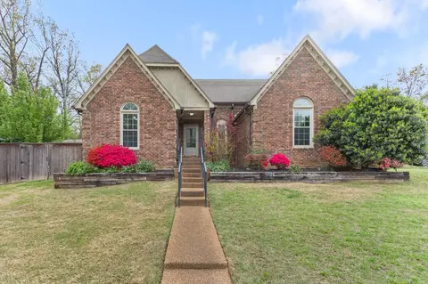 394 Locust Grove Dr, Cordova, TN 38018