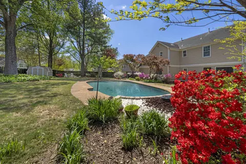 890 W Tree Dr, Collierville, TN 38017