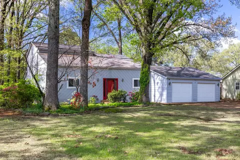 8303 Chippingham Dr, Cordova, TN 38016