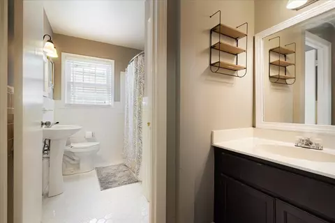 Bath - 3869 Appling Rd, Bartlett, TN 38135 photo 3 of 3