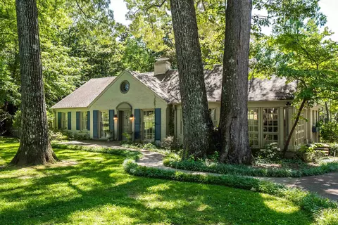135 Cherry Rd, Memphis, TN 38117
