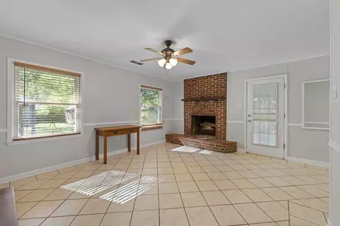 1603 Colonial Dr, Memphis, TN 38117