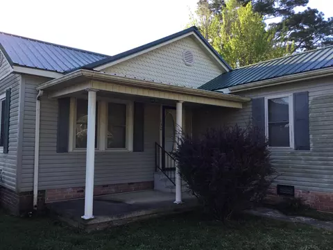 132 Oak St N, Adamsville, TN 38310