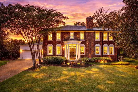 1 Belleair Dr, Memphis, TN 38104