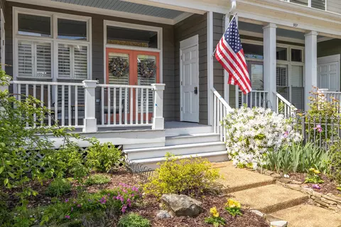 925 Harbor View Dr, Memphis, TN 38103