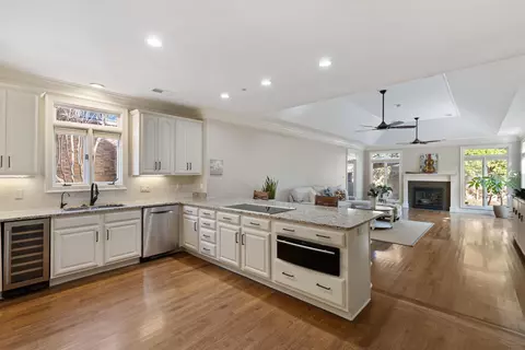 932 E Riverwalk Dr, Memphis, TN 38120 photo 9