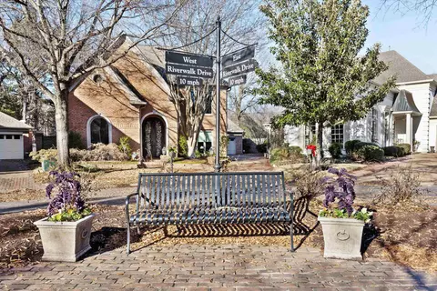 932 E Riverwalk Dr, Memphis, TN 38120 photo 26