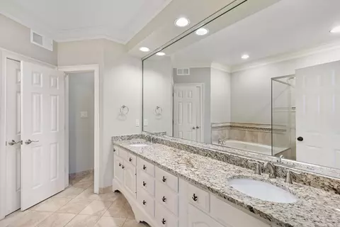 932 E Riverwalk Dr, Memphis, TN 38120 photo 14