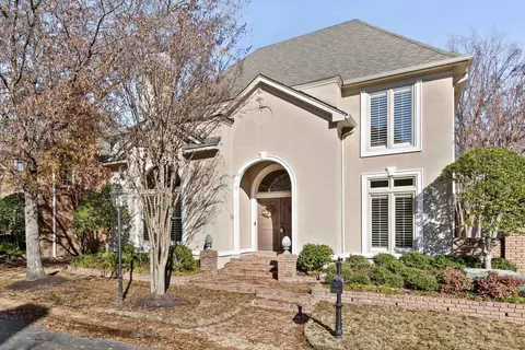 932 E Riverwalk Dr, Memphis, TN 38120