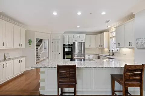 932 E Riverwalk Dr, Memphis, TN 38120 photo 8