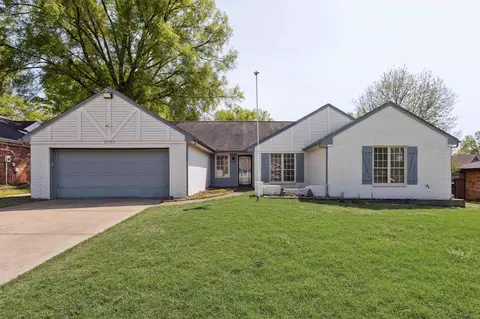 5747 Bartlett Woods Dr, Bartlett, TN 38134