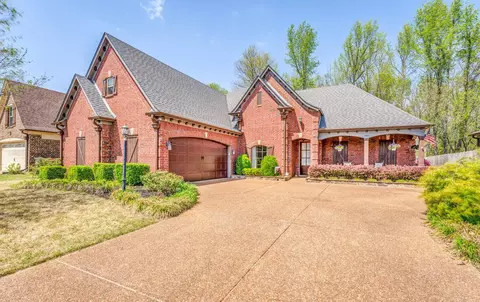 385 Whispering Creek Dr, Oakland, TN 38060