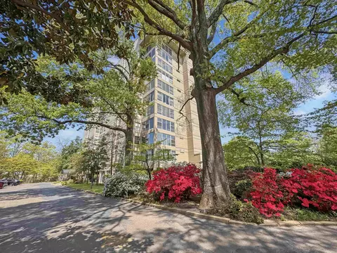 232 S Highland St #809, Memphis, TN 38111