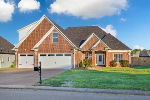 325 Fairoaks Dr, Oakland, TN 38060