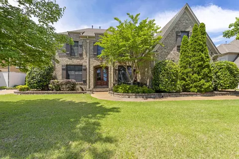1813 Shoal Creek Ln, Collierville, TN 38017