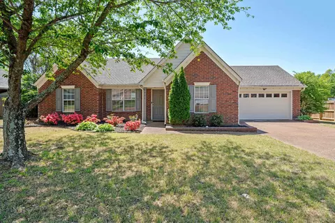 8007 Sandywood Ln, Bartlett, TN 38133