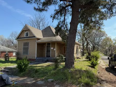 1074 Latham St, Memphis, TN 38106