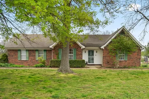 56 Squires Grove Dr, Atoka, TN 38004