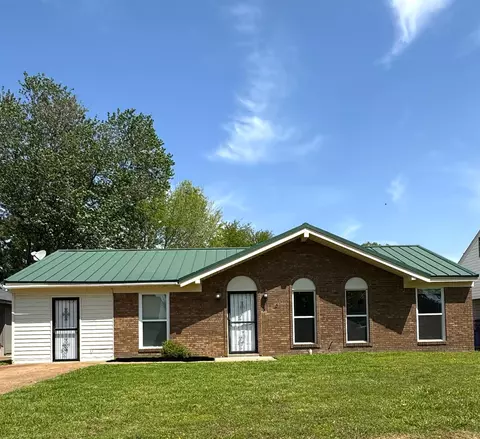 6330 Martinwest Dr, Millington, TN 38053