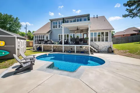 9666 Pine Point Dr, Lakeland, TN 38002