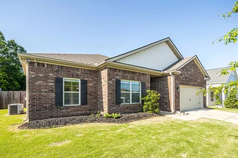 125 Fairway Hills Dr, Oakland, TN 38060